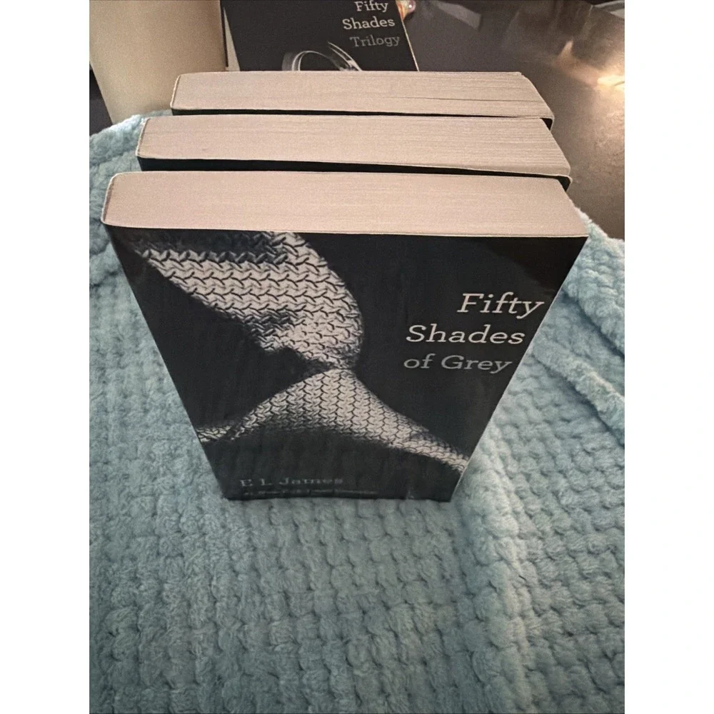 Fifty Shades Trilogy Set :‎ Fifty Shades of Grey, Fifty Shades Darker, Fifty...